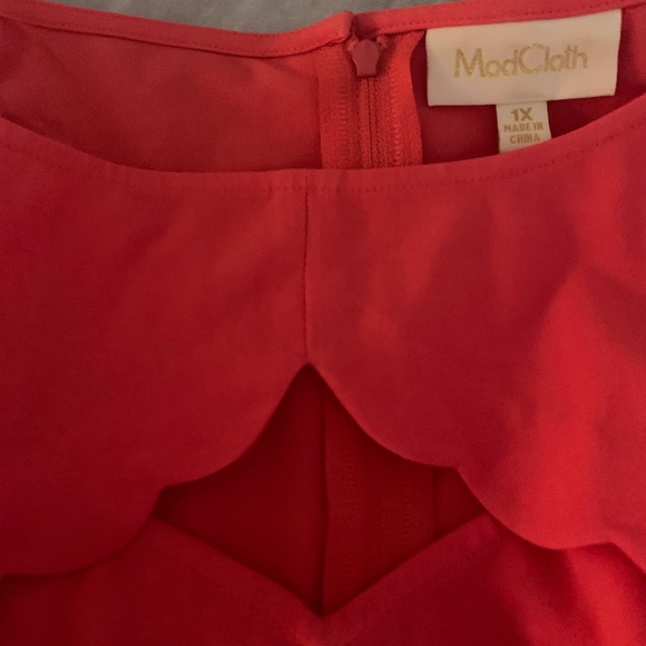 ModCloth Cutout Top in Raspberry - Picture 2 of 4